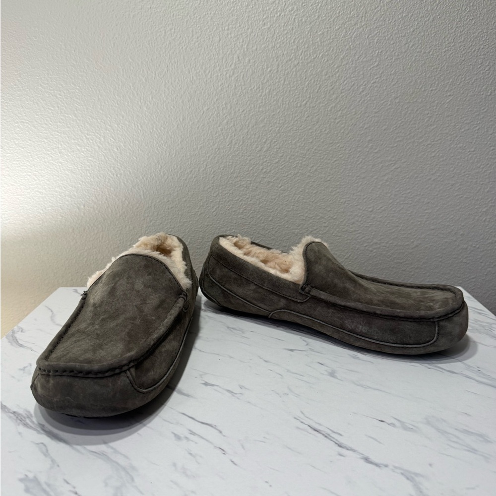 Men's Ugg Suede Slippers - Picture 2 of 6